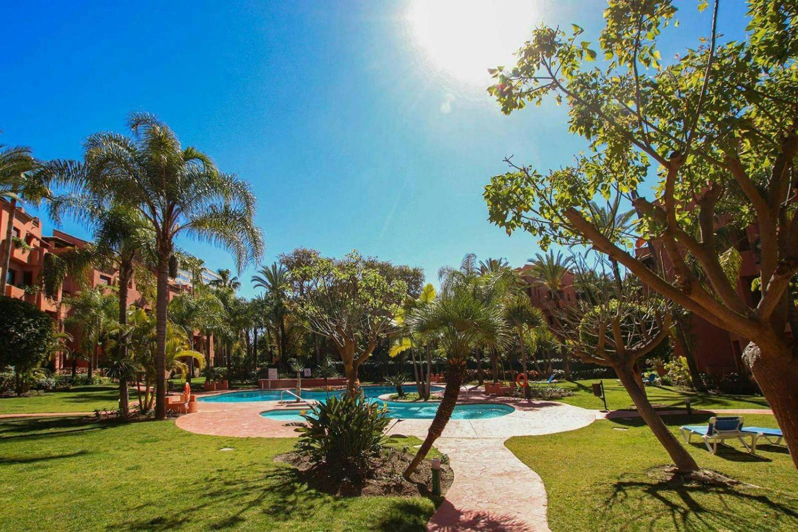 Piso 4 Hab. - Elviria Playa Apartment Marbella Bagian luar foto