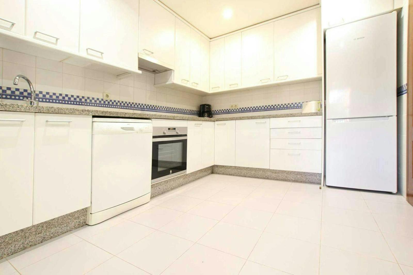 Piso 4 Hab. - Elviria Playa Apartment Marbella Bagian luar foto