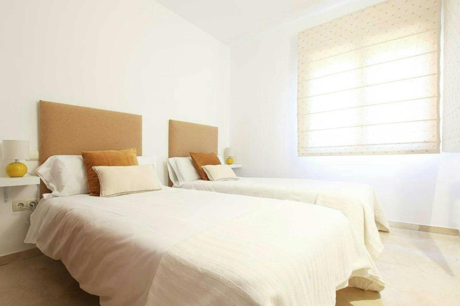 Piso 4 Hab. - Elviria Playa Apartment Marbella Bagian luar foto